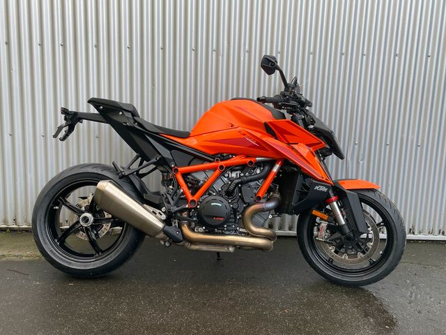 KTM 1390 SUPER DUKE R 2024 - 1. Hand mit TechPack