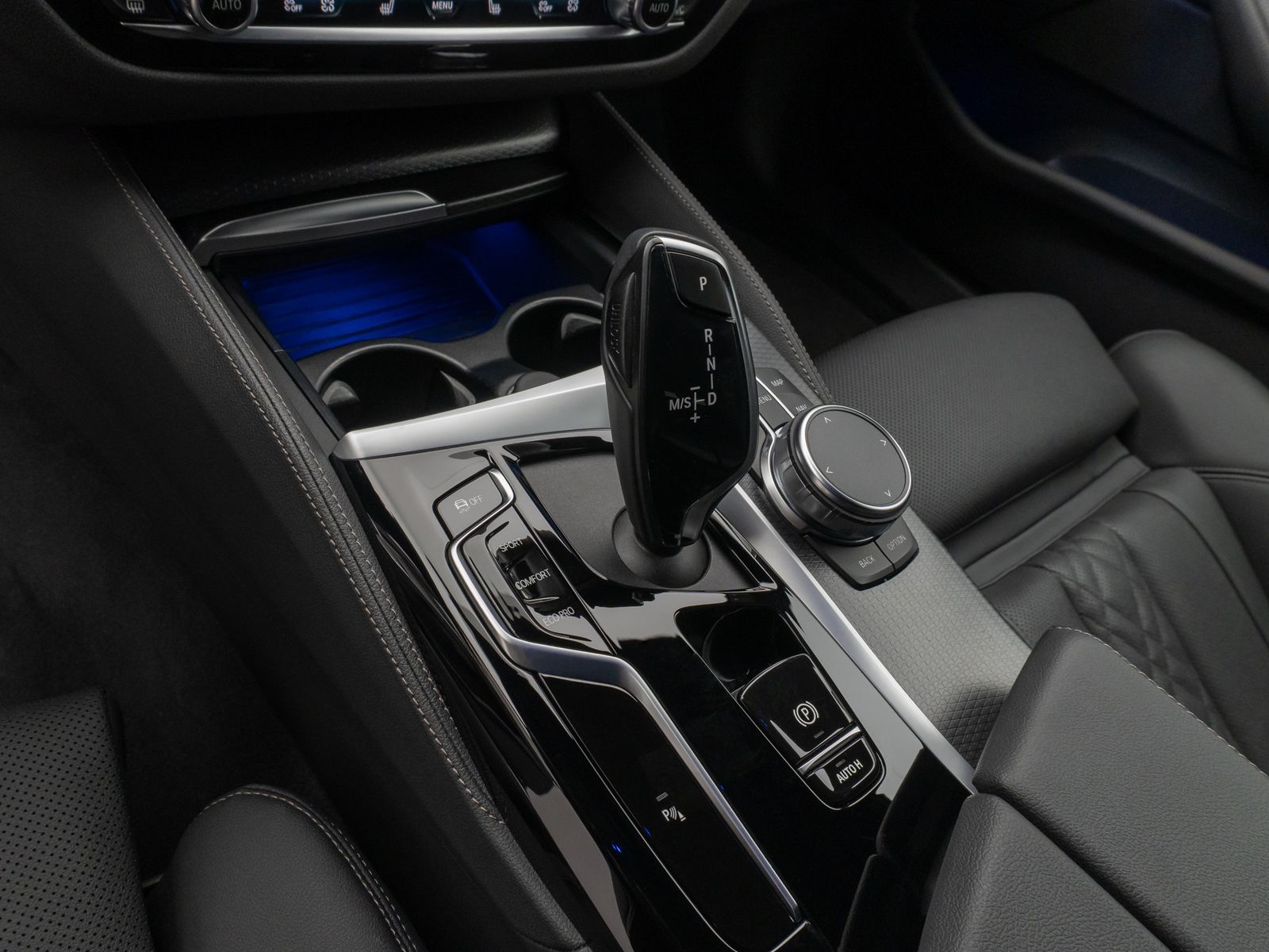 Fahrzeugabbildung BMW 520d xD M Sport Kamera HUD DAB 4xKlima Alarm AHK