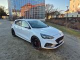 Ford Focus ST (Carbon Schaltknauf, Vollausstattung) - Ford Focus von privat