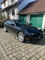 Ford Mustang V6 Liebhaberfahrzeug - Ford Mustang aus 2011: V6