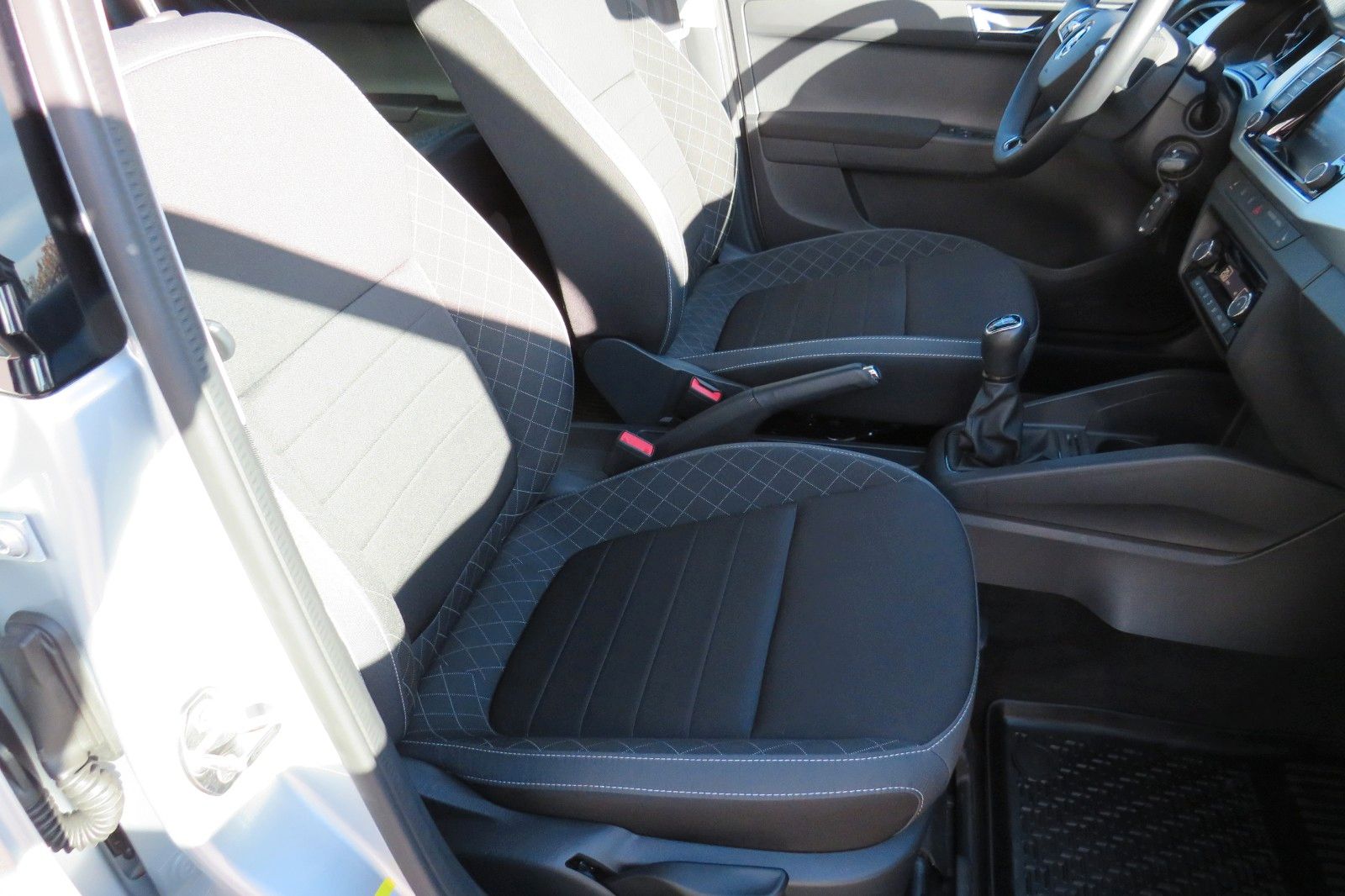 Fahrzeugabbildung SKODA Fabia Combi Ambition GRA SITZH. APP-CONNECT 1.HD