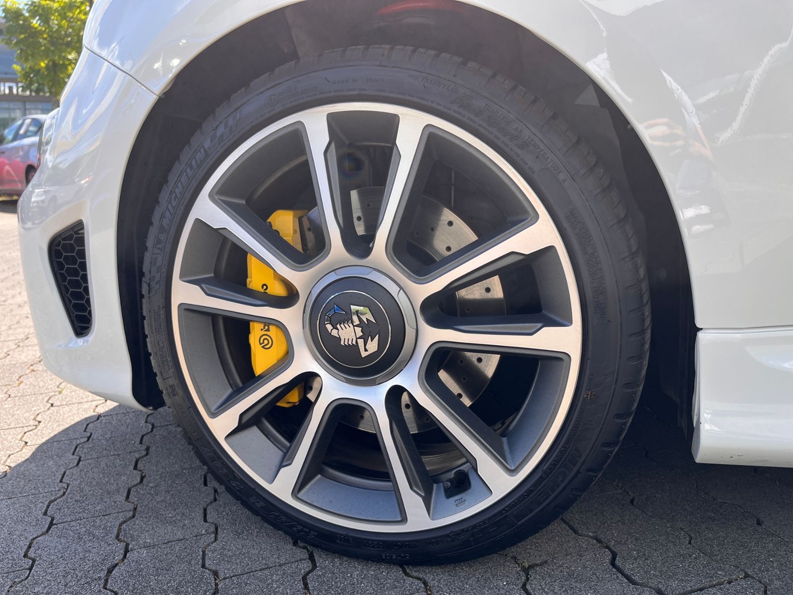 Fahrzeugabbildung Abarth 695C Turismo  LEDER NAV DAB PDC