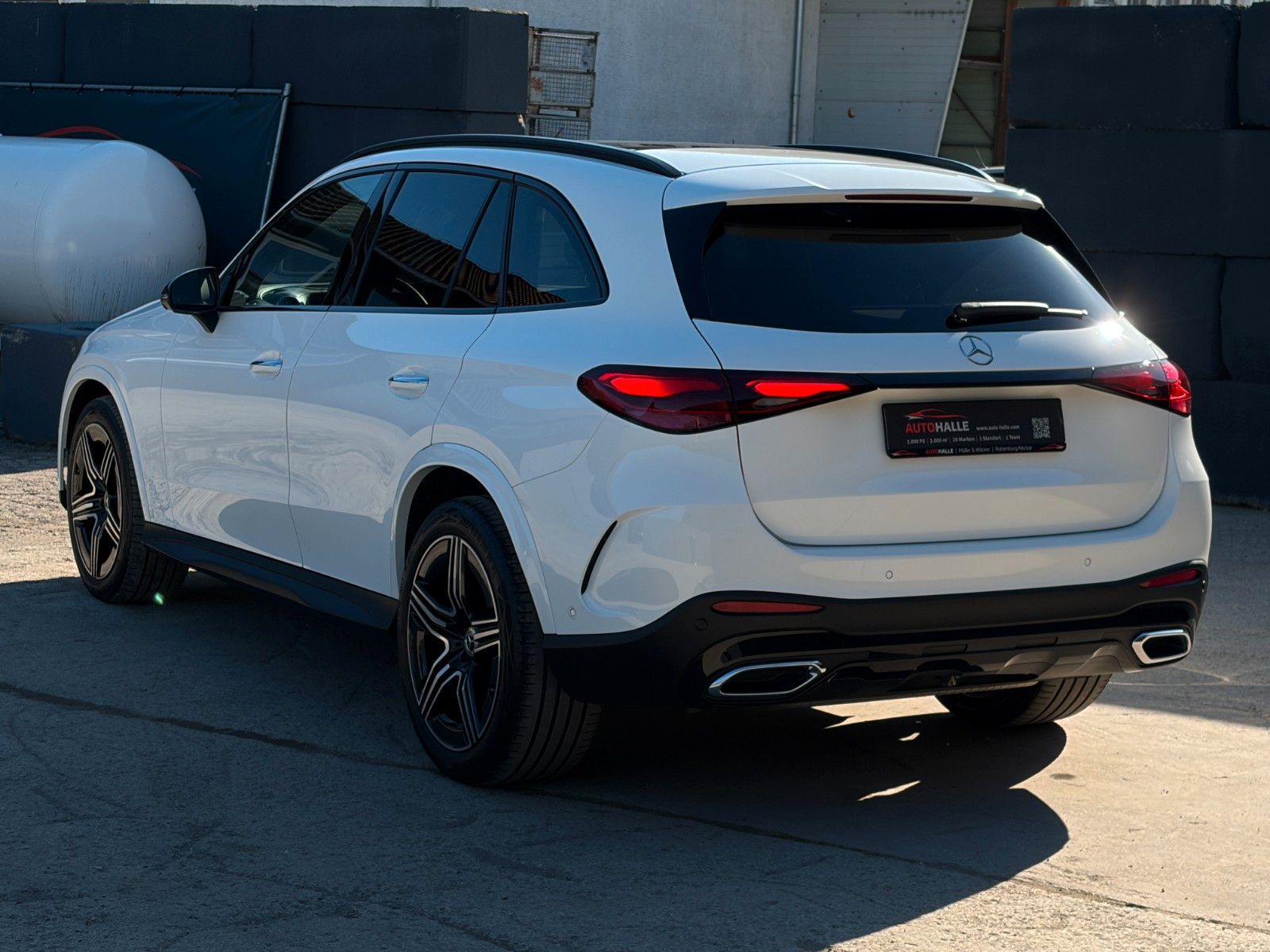 Fahrzeugabbildung Mercedes-Benz GLC 200 4M AMG + Pano Standhzg Burmester ACC AHK