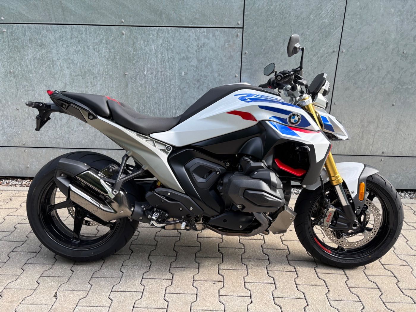 Fahrzeugabbildung BMW R 1300 R Performance