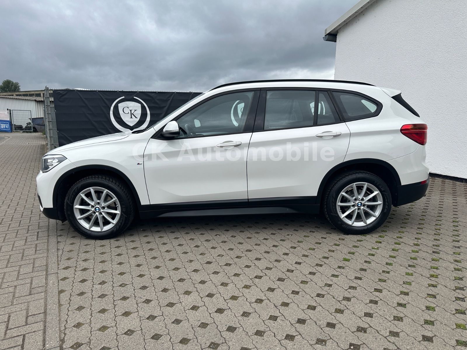 Fahrzeugabbildung BMW X1 sDrive 18d Automatik/Navi Plus/Head-Up/PDC