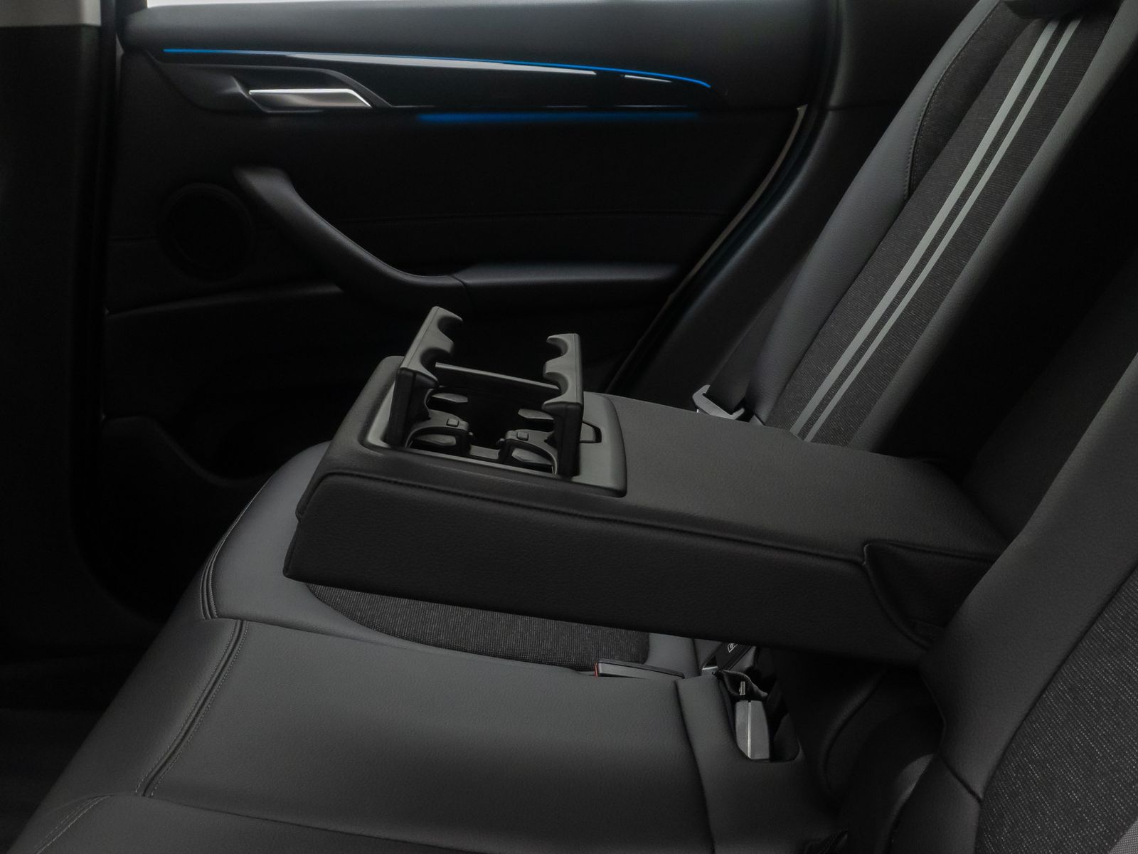 Fahrzeugabbildung BMW X1 xD25e Sport Line ParkAss DAB Navi LED 18Zoll