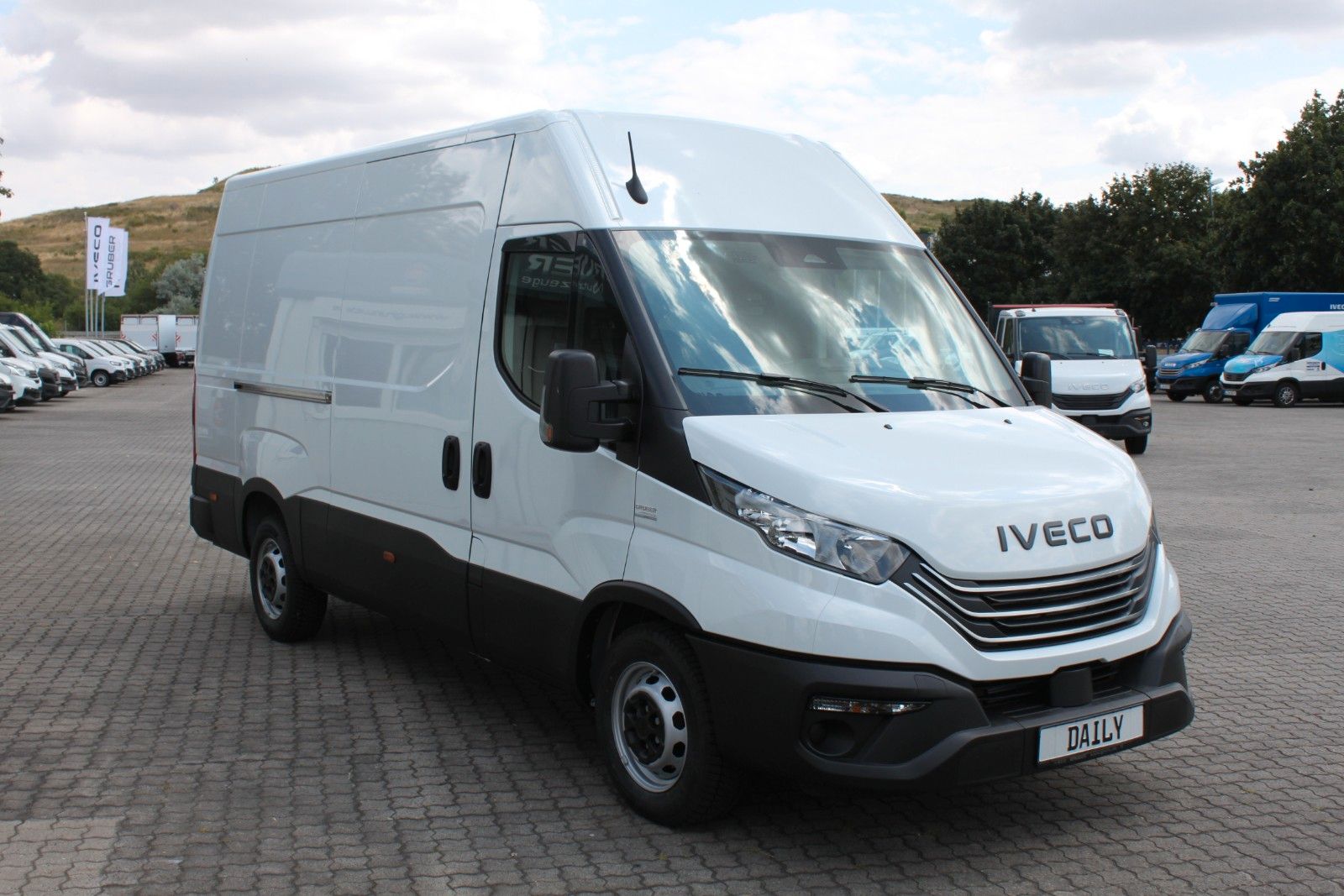 Fahrzeugabbildung Iveco Daily KaWa Aut. 3.0 D Holzb./Verkleidung/Airline