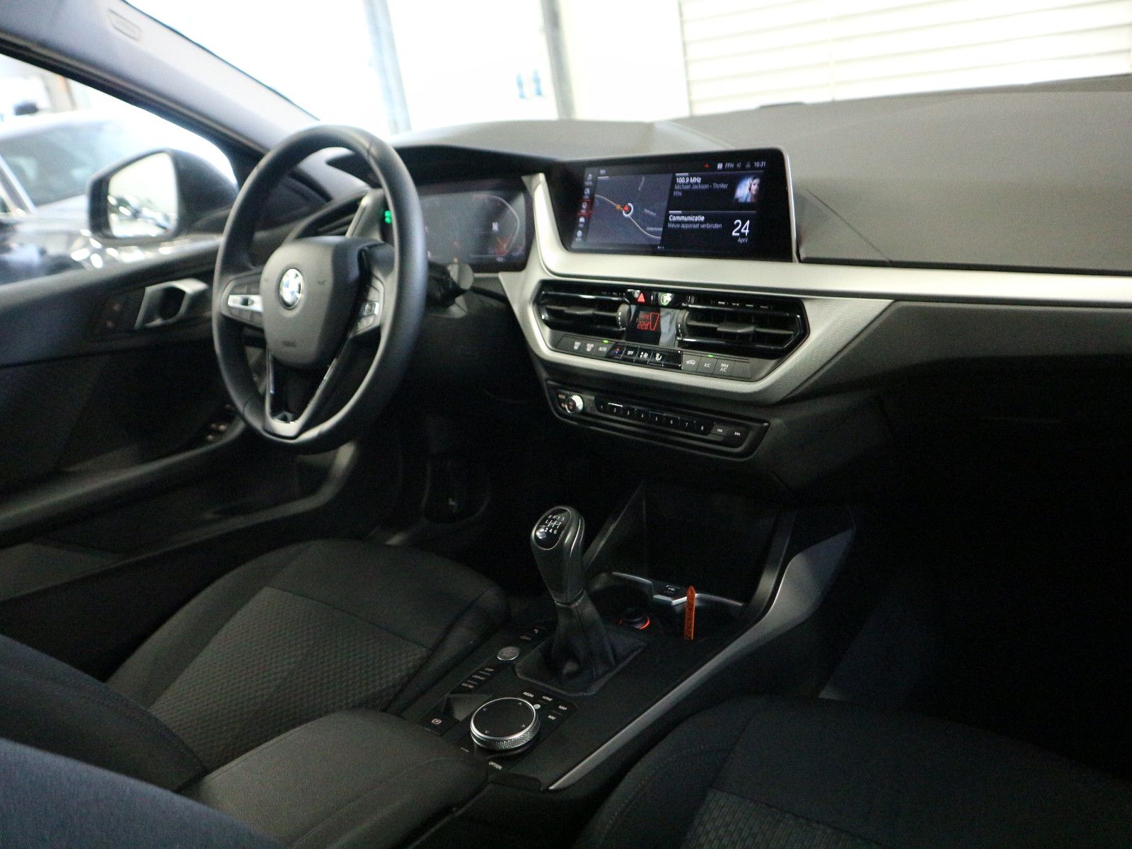 Fahrzeugabbildung BMW 118 i Advantage DAB GRA LED Nav PDC Live-Cockpit