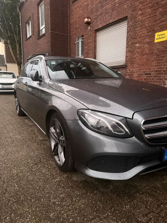 Image of Mercedes-Benz E 220