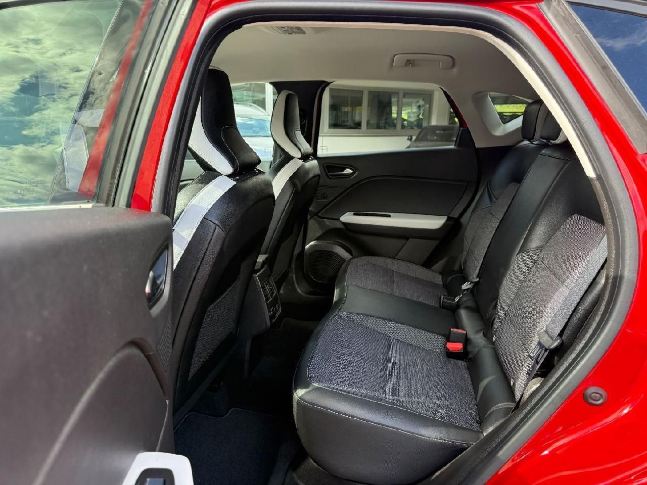 Fahrzeugabbildung Renault Captur Edition One TCe 140 EDC