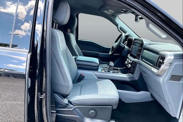 Ford F 150 Lightning XLT 2025 schwarz im Vorlauf