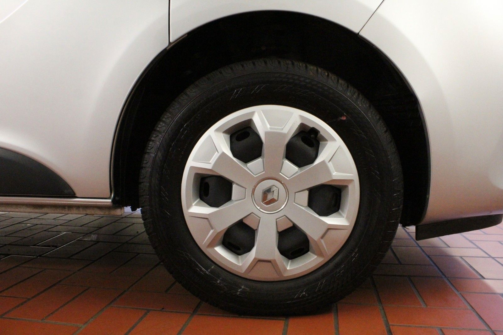Fahrzeugabbildung Renault Trafic Combi dci 125 Expression*9-Sitzer*Navi*AH