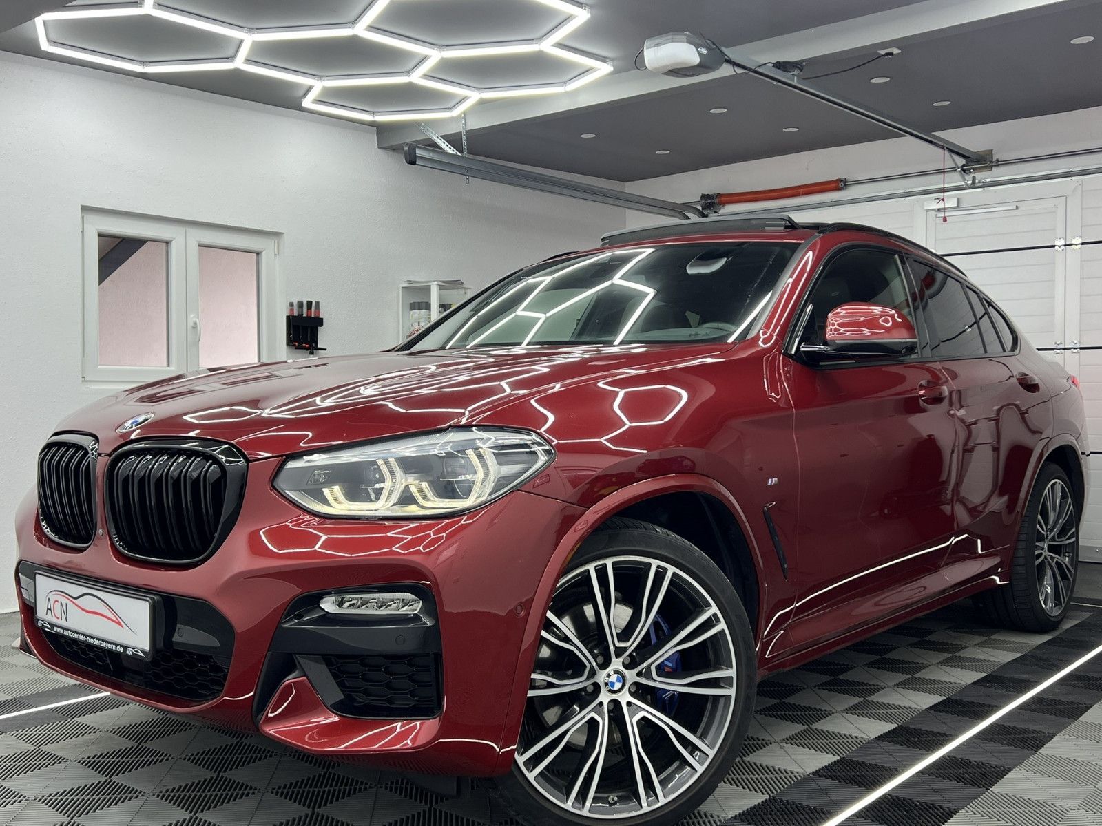 Fahrzeugabbildung BMW X4 xDrive 30 i M SPORT/AHK/ACC/LED/H&K/PANO/STHZ