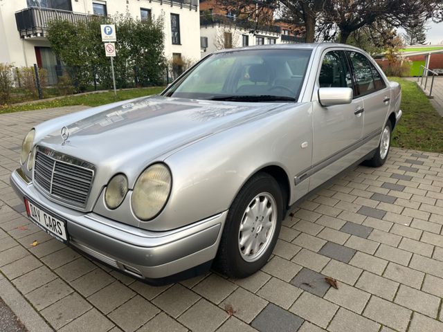 Mercedes-Benz E 240 Elegance*Klimaaut.*Schmucschtük*