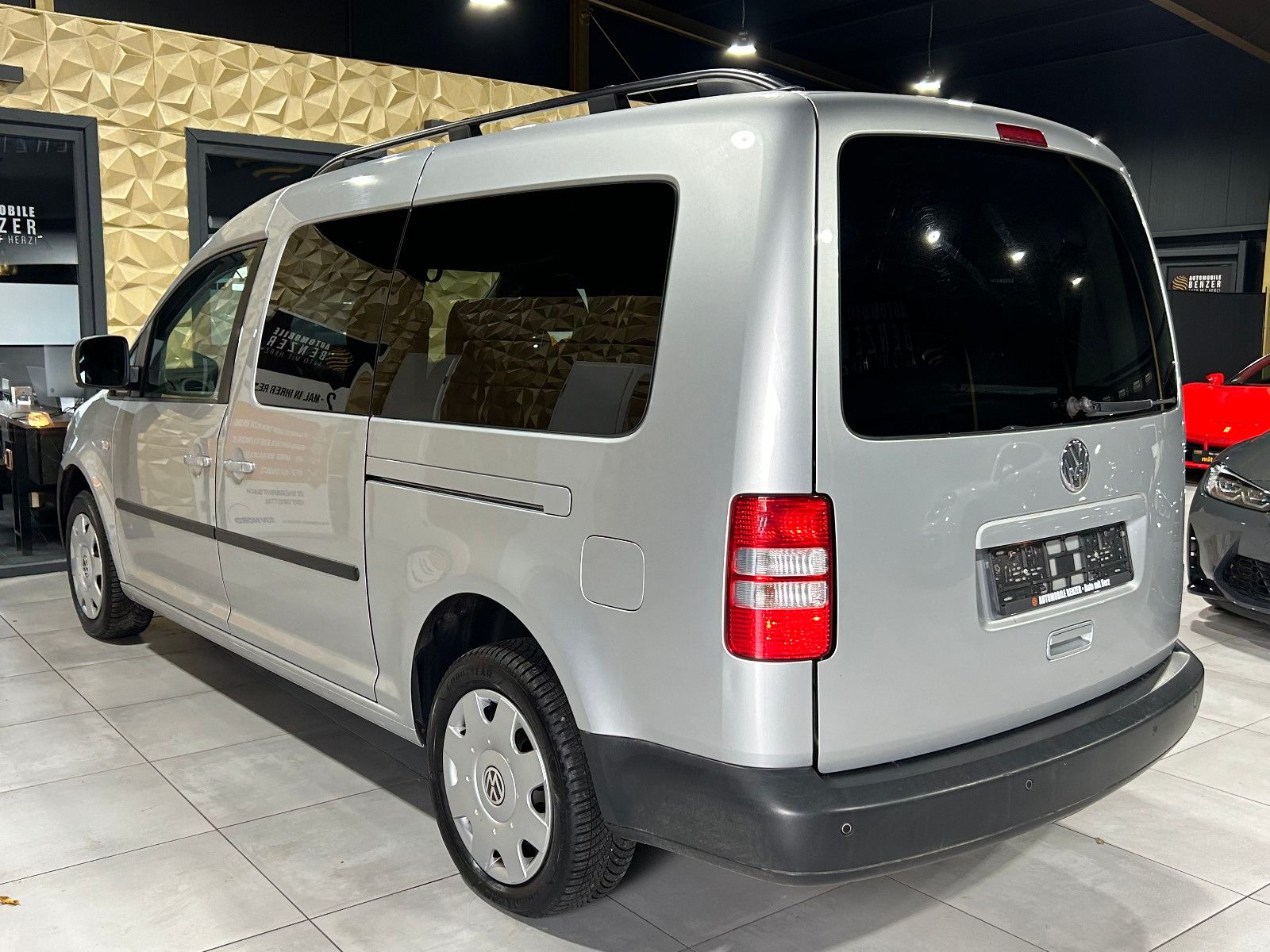 Fahrzeugabbildung Volkswagen Caddy Kasten/Kombi Maxi Trendline/7-SITZ/NAVI/KL