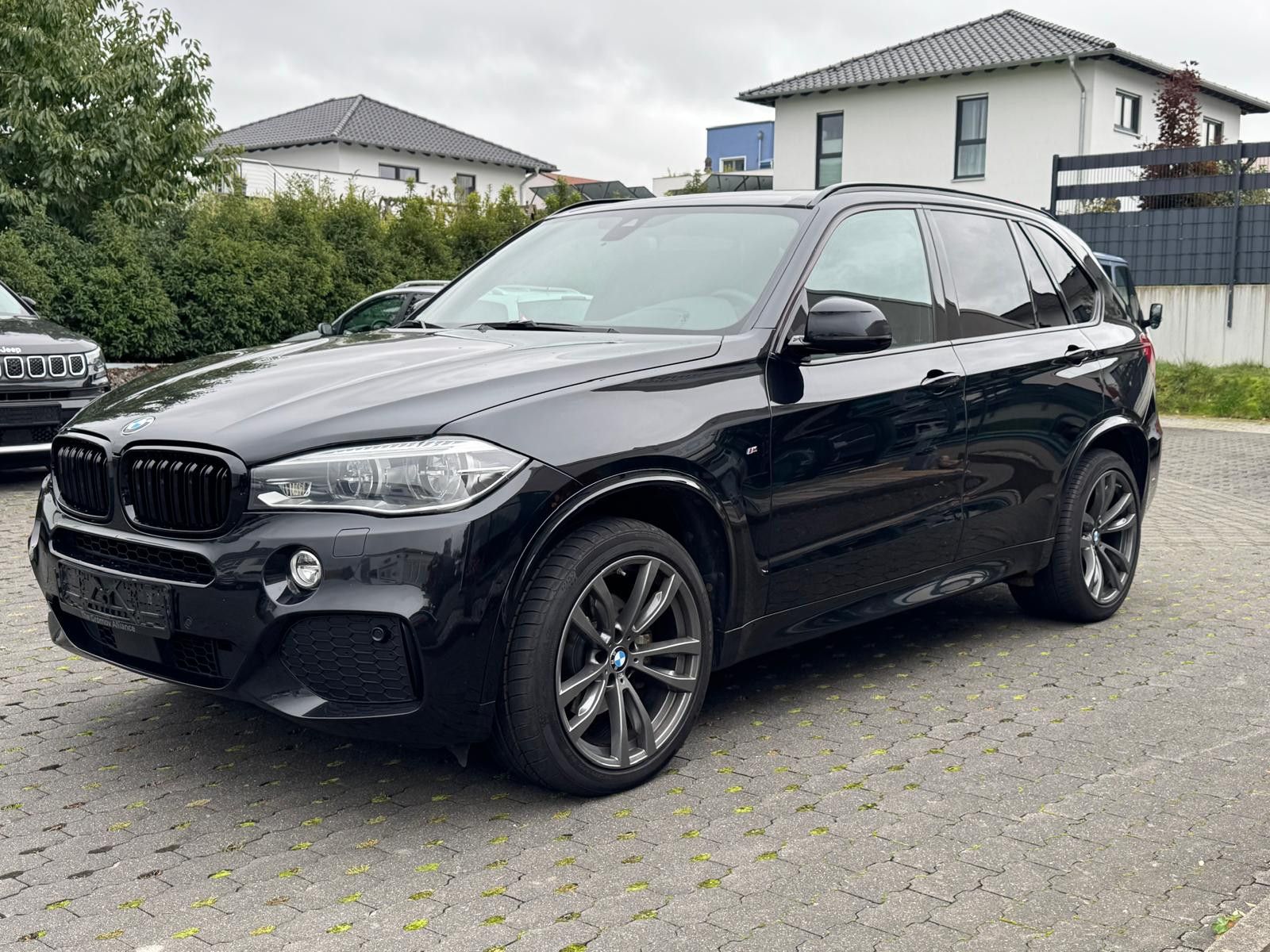 Fahrzeugabbildung BMW X5 xDrive 30 d M-Paket LED+NAVI+LEDER+MEMO+VIRTU
