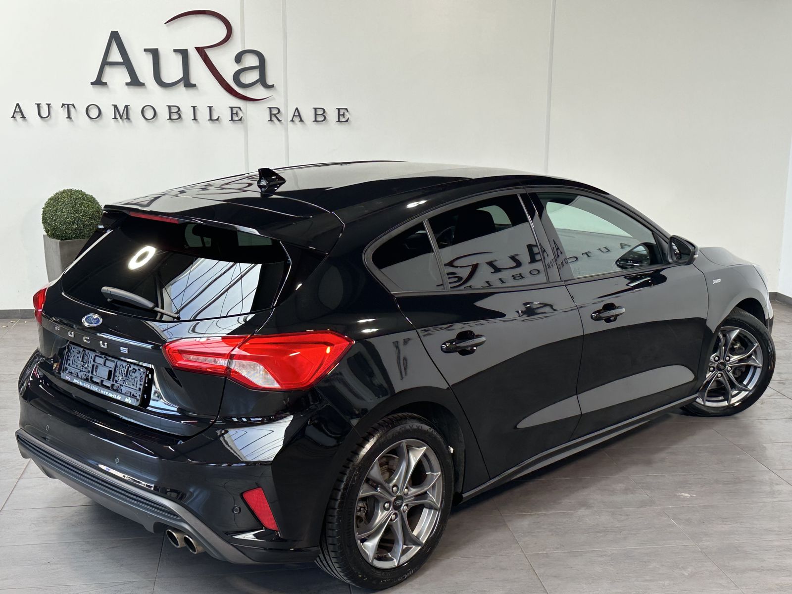 Fahrzeugabbildung Ford Focus 2.0 EB ST-Line NAV+LED+AHK+HUD+B&O+KAM+ACC