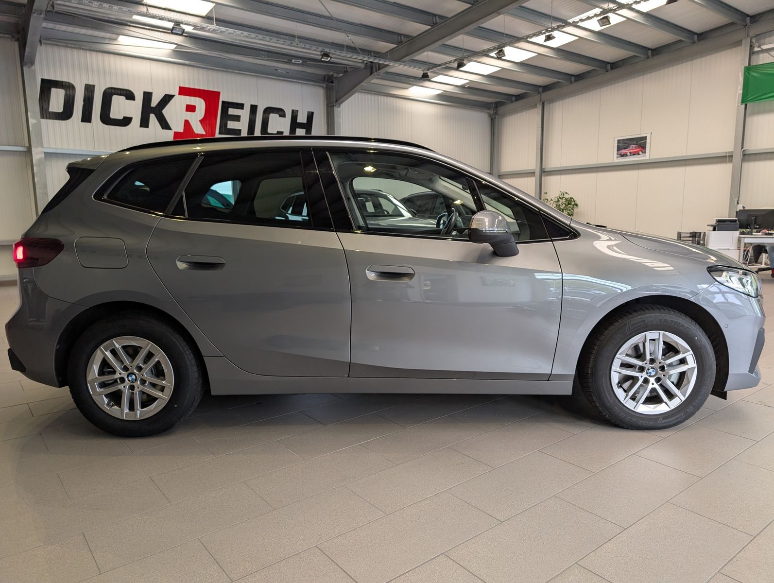 Fahrzeugabbildung BMW 218 Active Tourer d AHK Pano Cam Travel-Paket