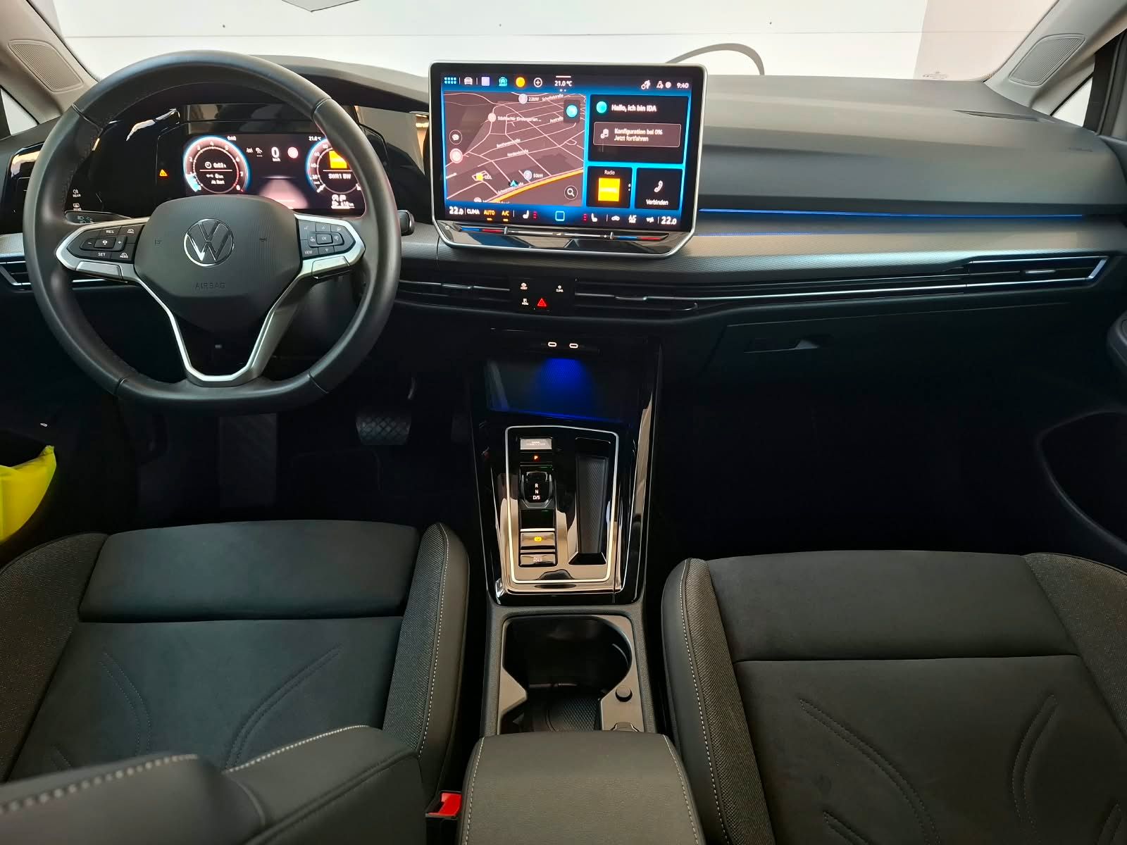 Fahrzeugabbildung Volkswagen Golf VIII Var. Style 1,5 eTSI DSG +IQ.Light+Navi