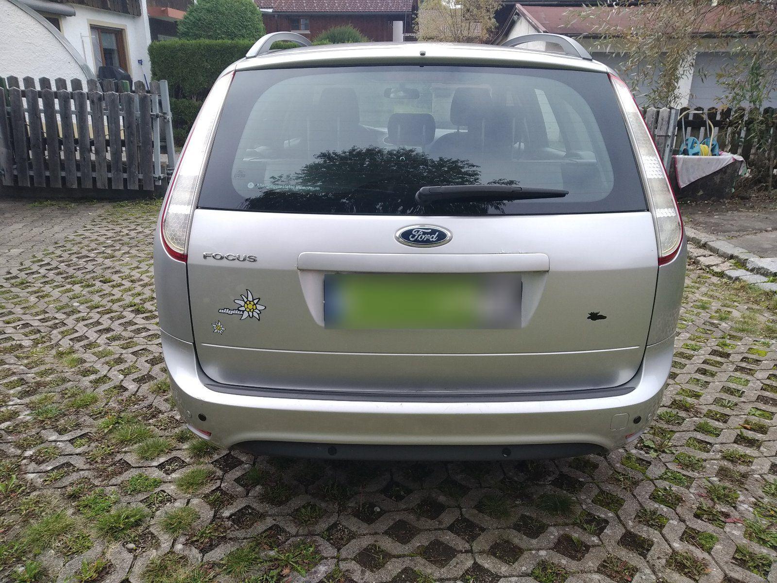Ford Focus 2011 — rear view