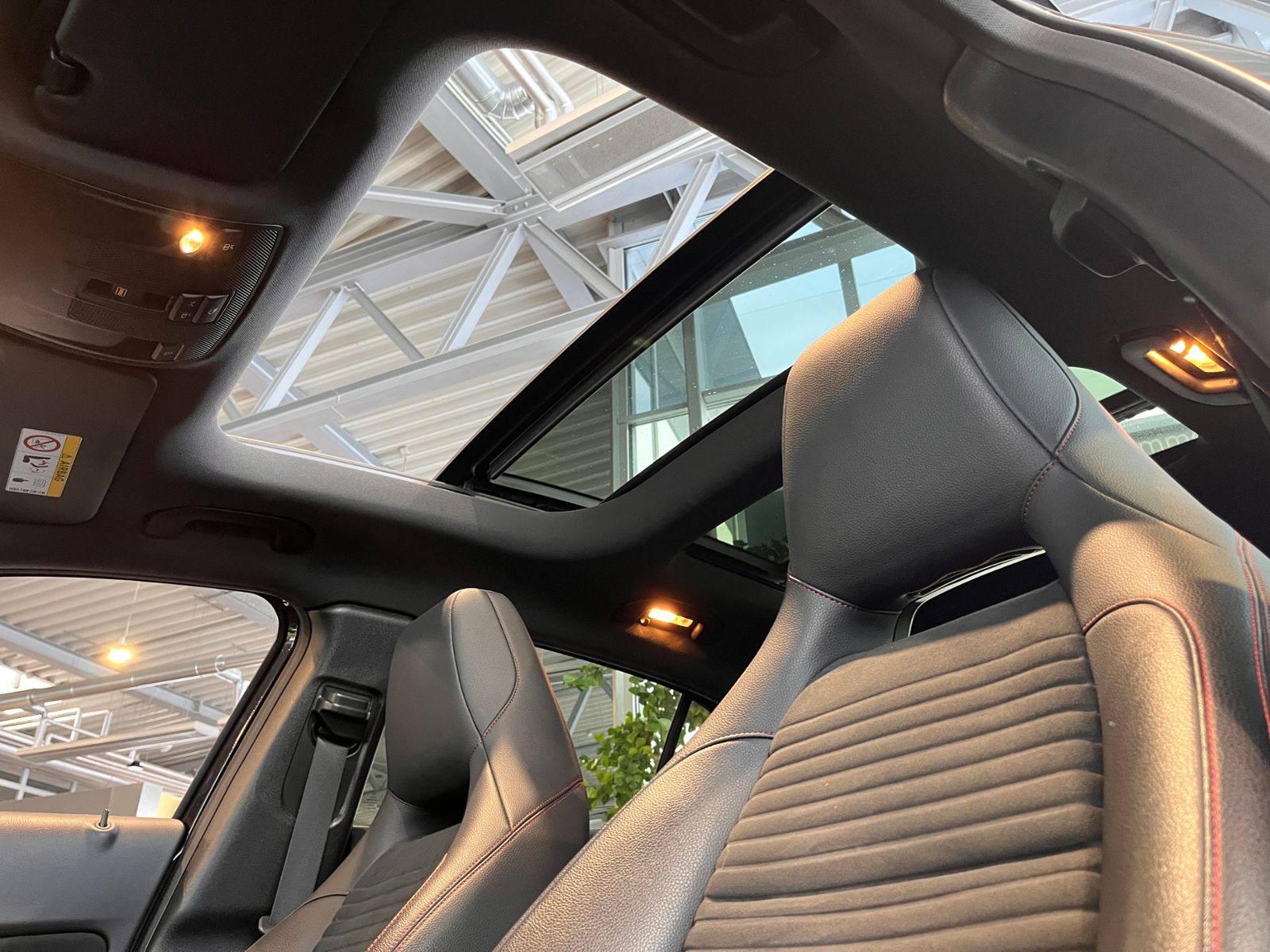 Fahrzeugabbildung Mercedes-Benz GLA 250 4Matic AMG Line AHK PANO RFK 19"