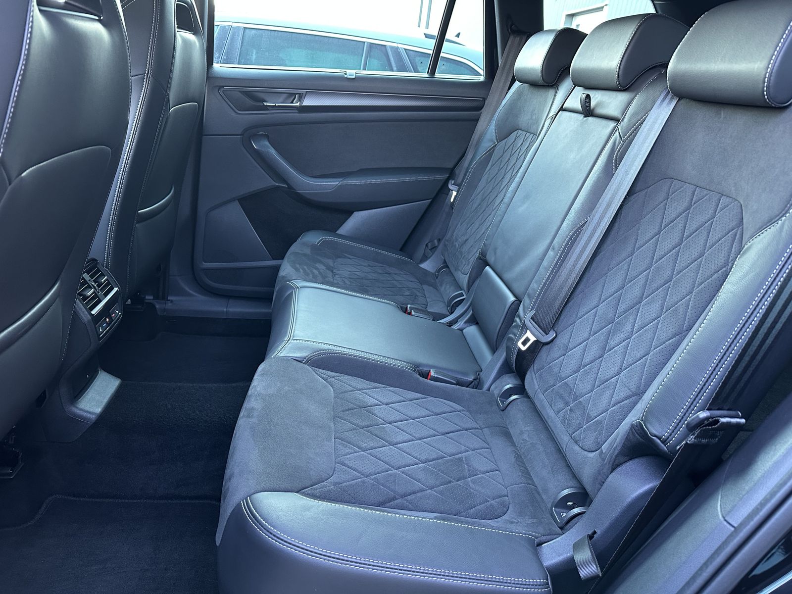 Fahrzeugabbildung SKODA Kodiaq 2.0 TDI DSG Sportline NAV+LED+KAMERA+19ZO