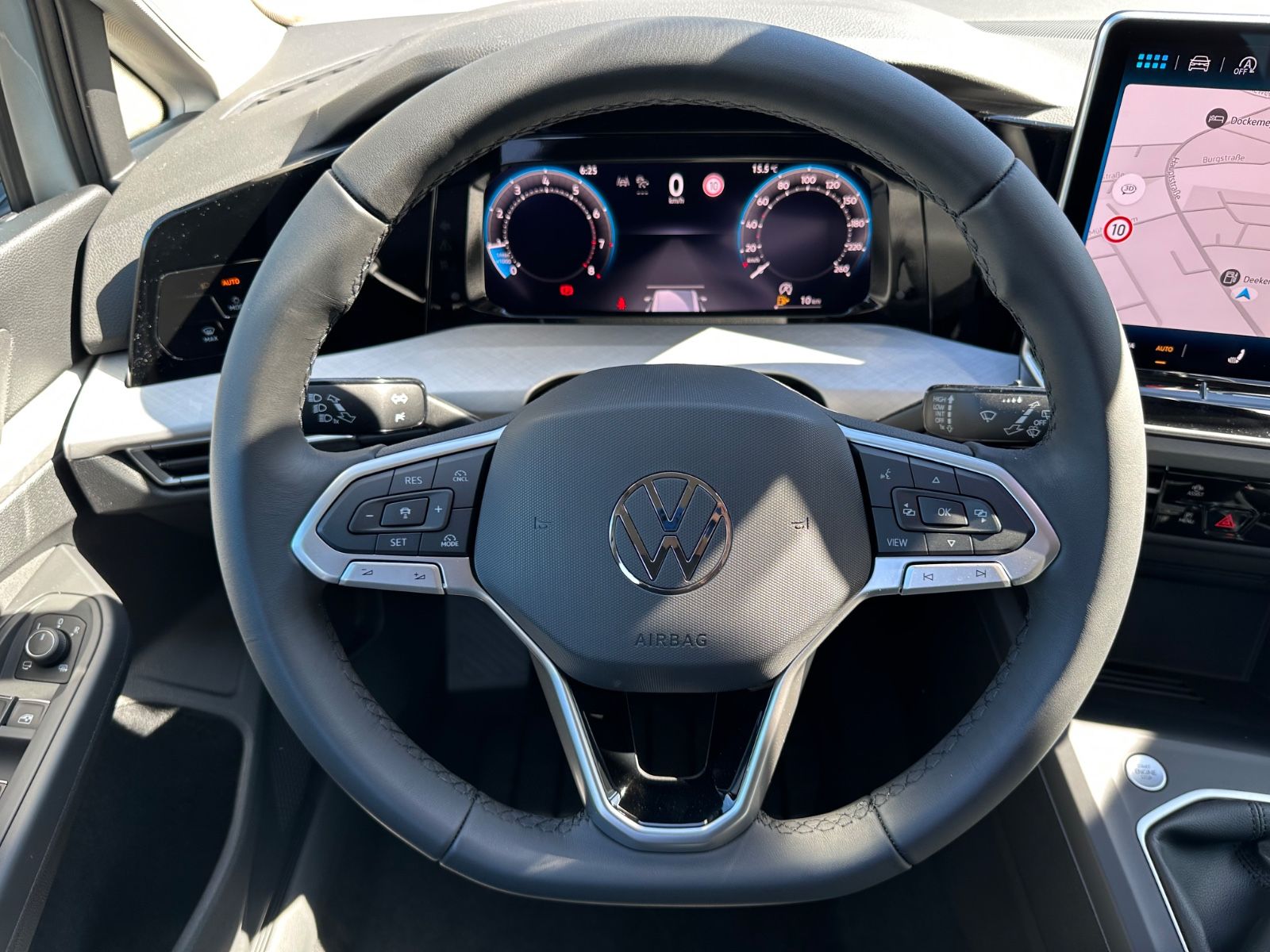 Fahrzeugabbildung Volkswagen Golf VIII Variant 1.5 TSI Life Navi/ACC/LED/Shzg