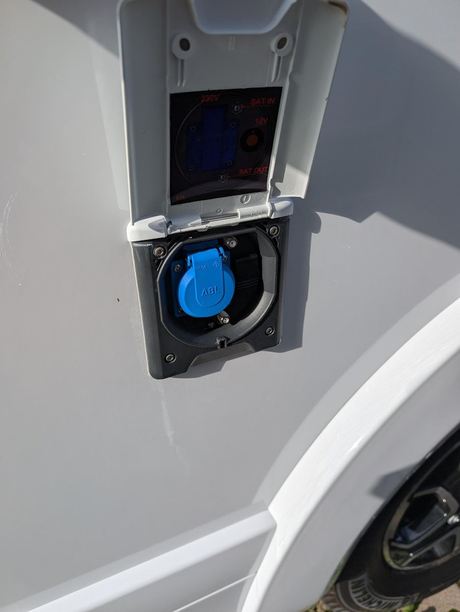 Fahrzeugabbildung Eura Mobil Integra Line IL 720 EB SAT, SOLAR, LUFTFEDERUNG