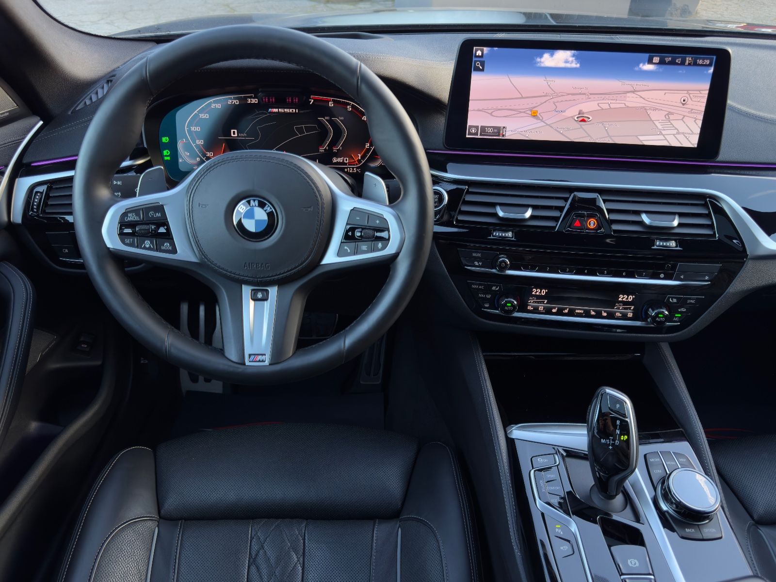 Fahrzeugabbildung BMW M550i xDr H&K 360° HUD Laser ACC SHD StdHz Nappa