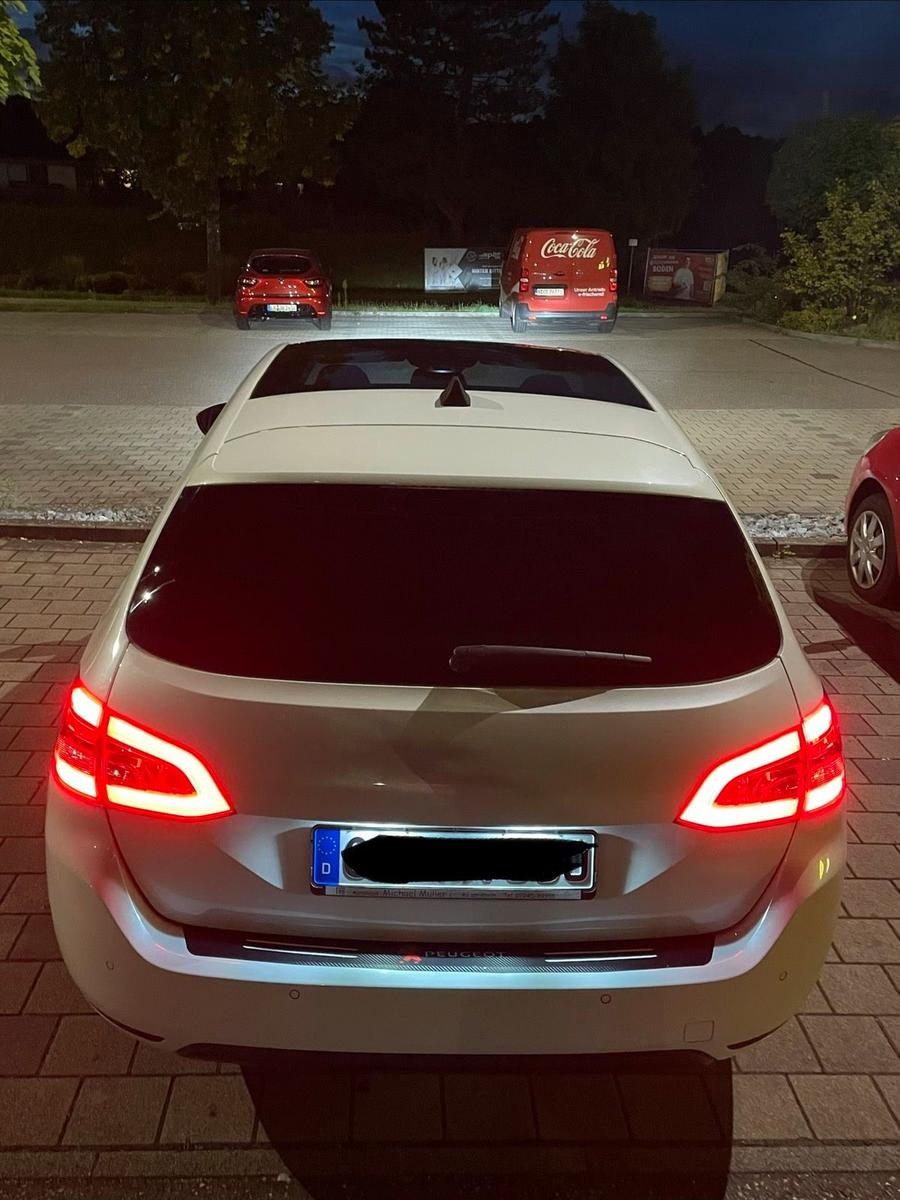 Peugeot 308 2015 — двигун 131 HP (96kW)