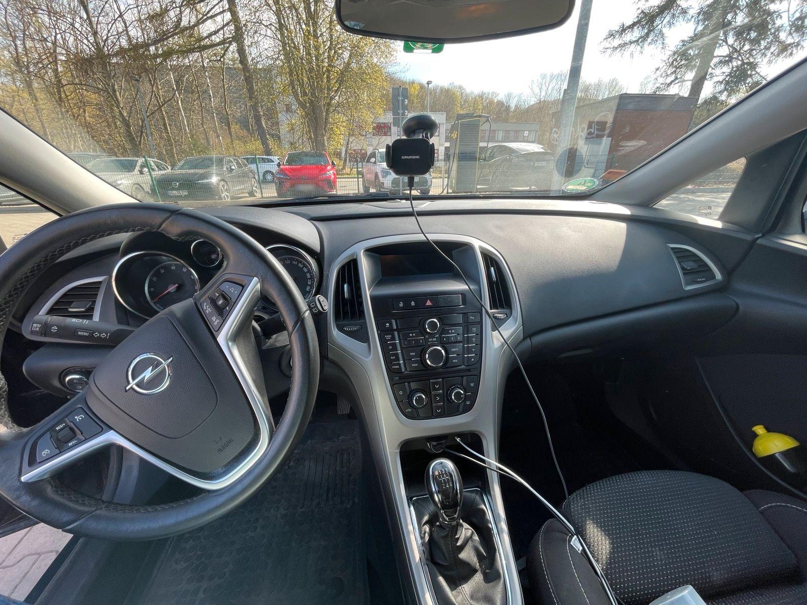 Opel Astra 2012 — photo 5