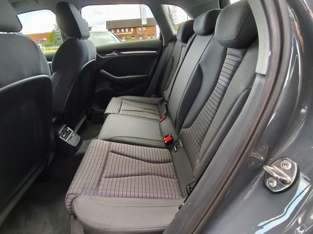 Audi A3 35 TFSI sport*Autom*LED*Navi*AHK*SHZ*PDC*