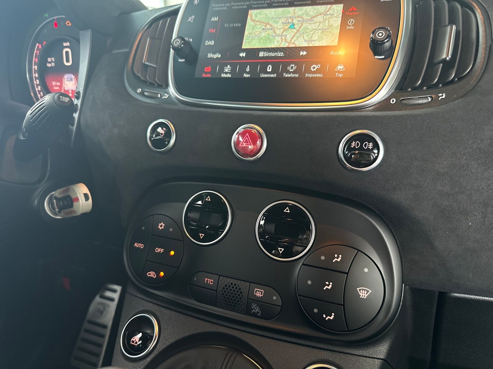 Fahrzeugabbildung Abarth 595C Competizione KLIMA NAV DAB PDC ALU