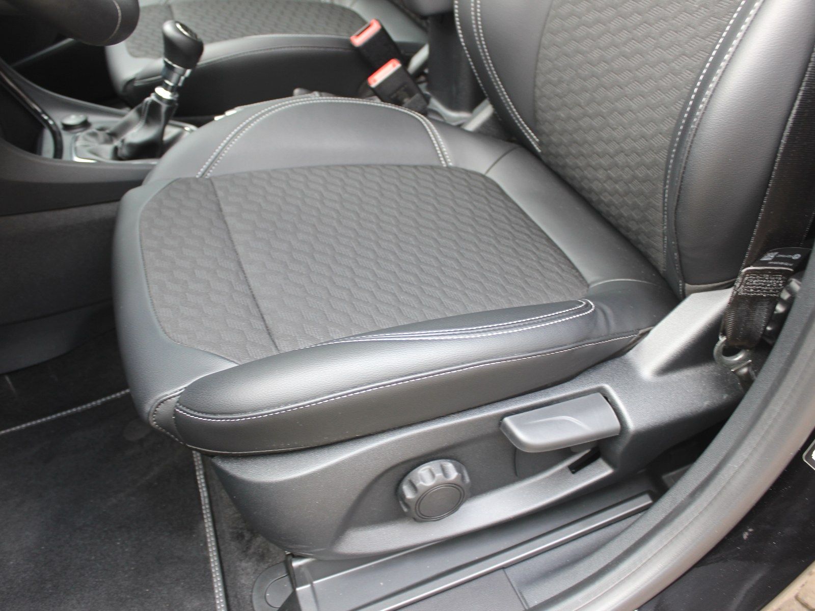 Fahrzeugabbildung Ford Puma Titanium X 1,0 EcoBoost Mild Hybrid