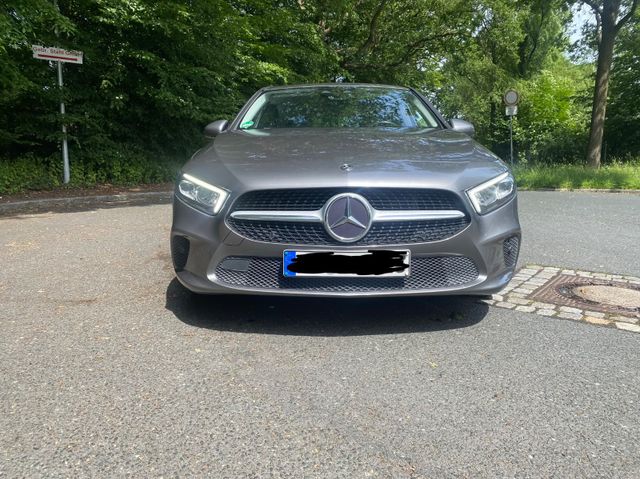 MERCEDES-BENZ A 180 d DCT -