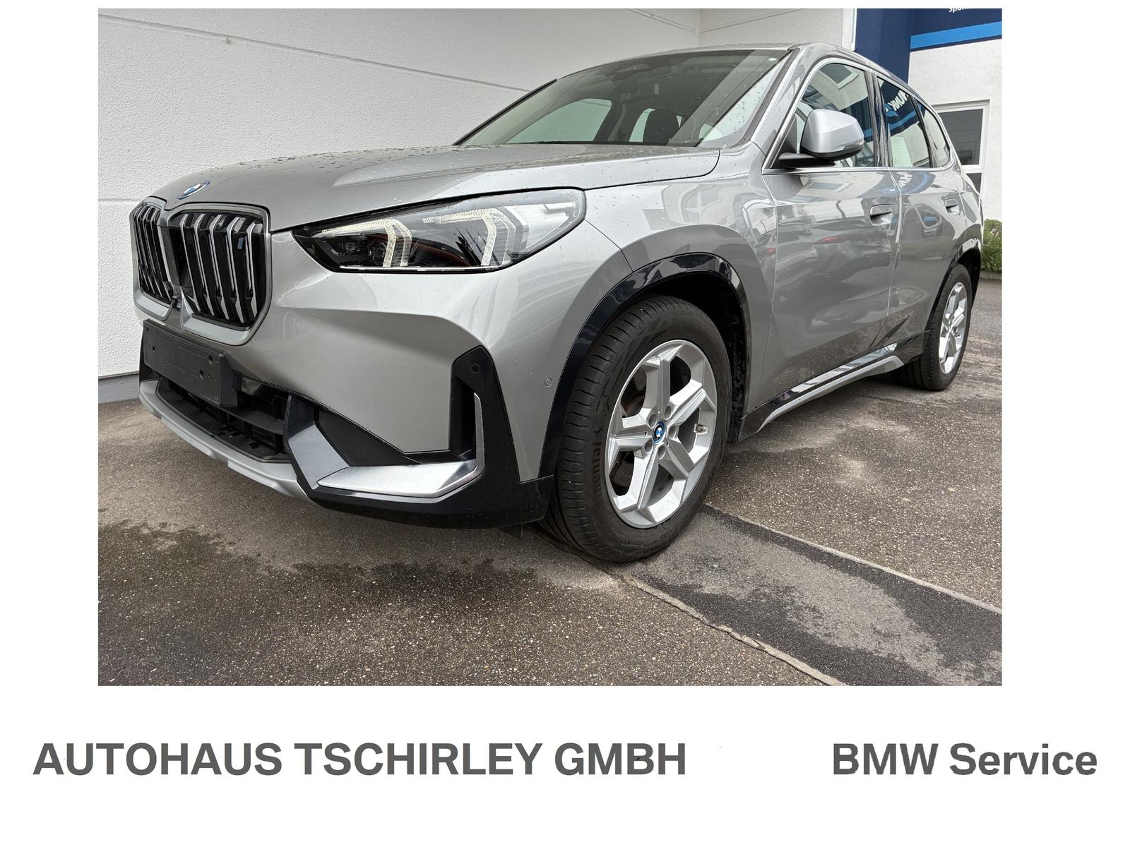 BMW iX1 xDrive30 schw.AHK HeadUp Assist Plus xLine