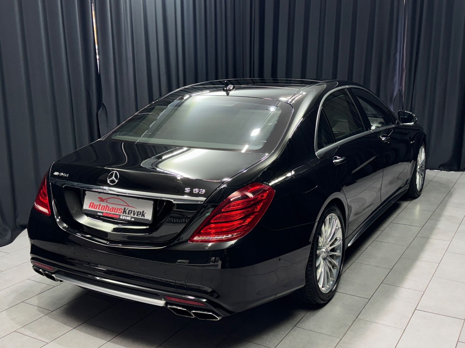 Fahrzeugabbildung Mercedes-Benz S 63 AMG 4Matic L|AMG DRIVERS|LANG|TV|VOLL