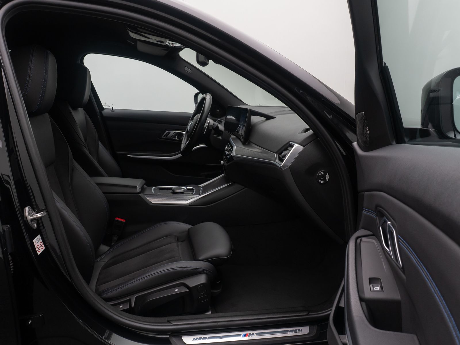 Fahrzeugabbildung BMW 330e M Sport DAB Kamera HUD H/K 19Zoll Parkassis