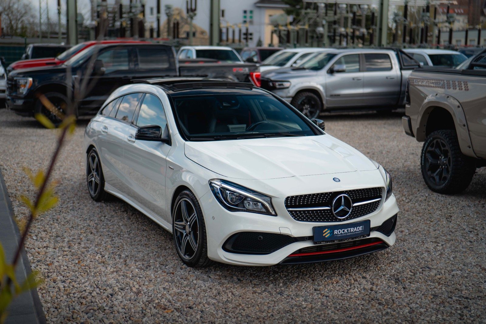 Fahrzeugabbildung Mercedes-Benz CLA 250 Shooting Brake 4Matic AMG Night Pano LED