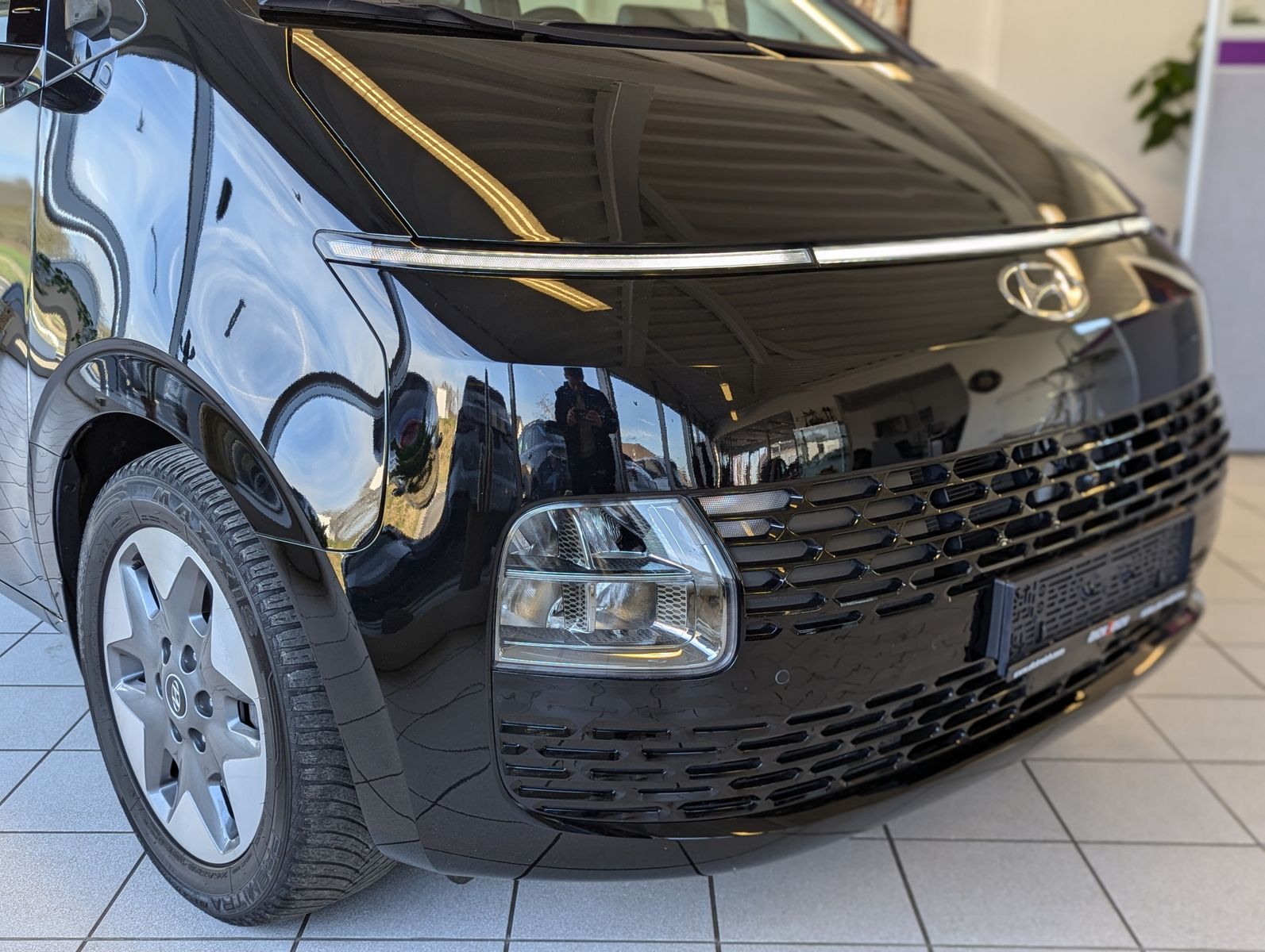 Fahrzeugabbildung Hyundai Staria 2.2 CRDi Aut Prime 4WD Leder Pano 9-Sitze