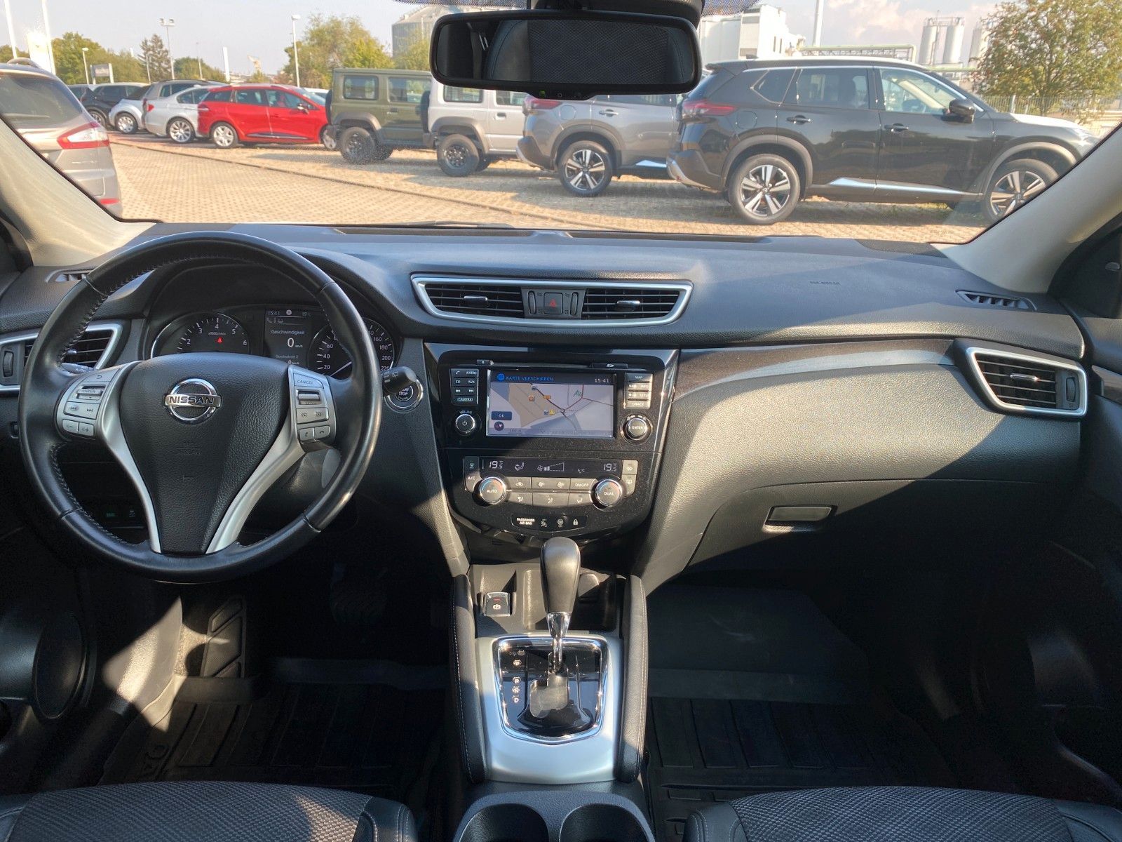 Fahrzeugabbildung Nissan Qashqai 1.2 DIG-T AT Tekna KEYL.+PANO+NAV+AHK