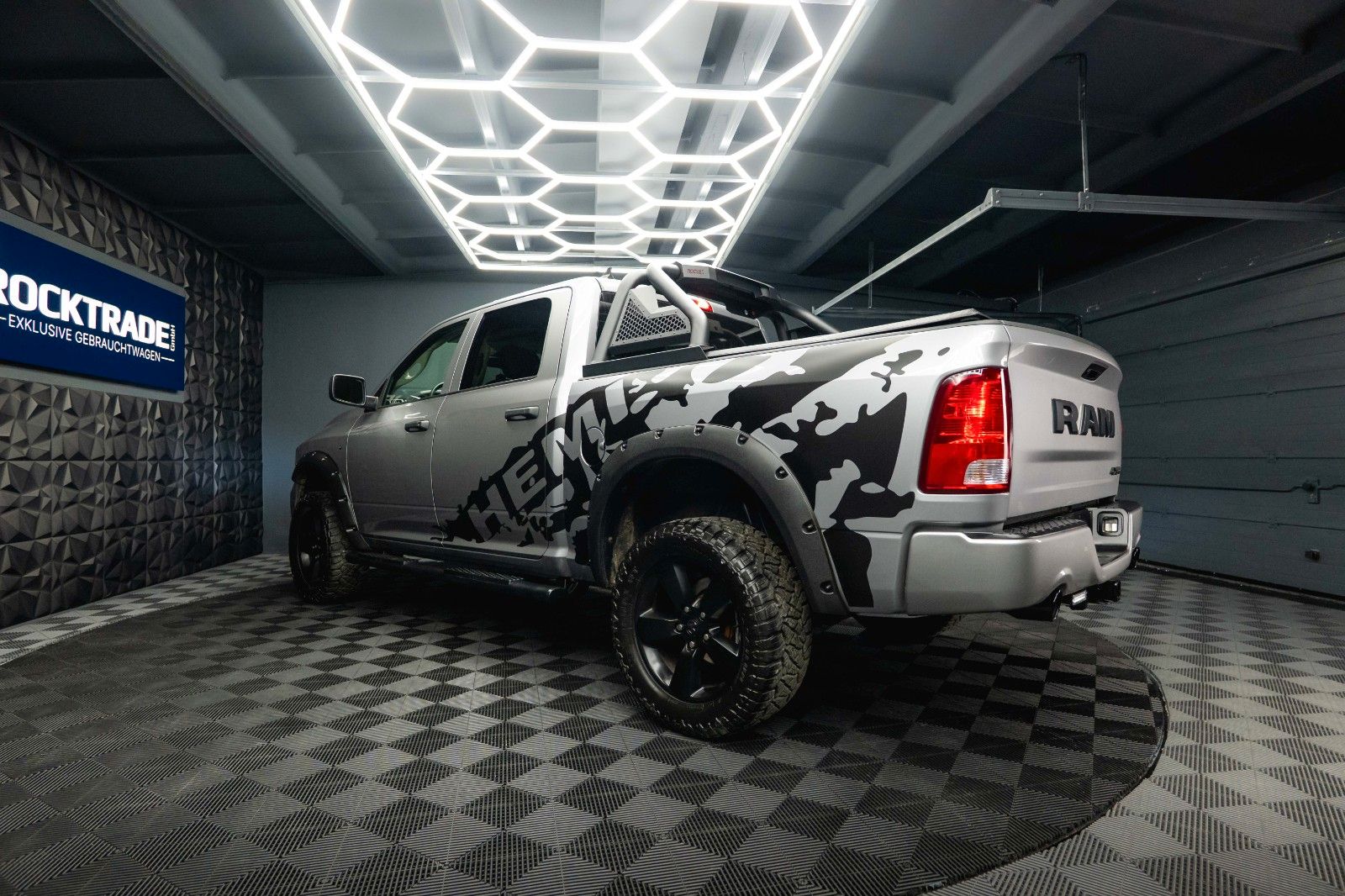 Fahrzeugabbildung Dodge RAM 5.7 V8 HEMI 4x4 OFFROAD Night-Paket *LED*AHK