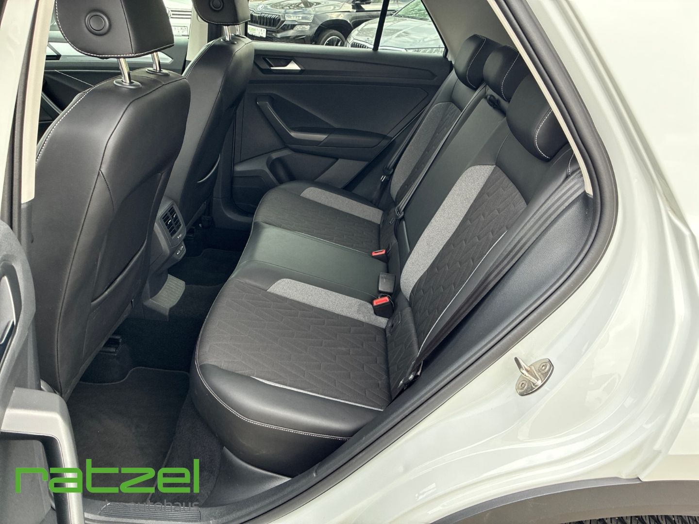 Fahrzeugabbildung Volkswagen T-Roc Goal 1.5 Life 110 TSI LED ACC Travel Assis