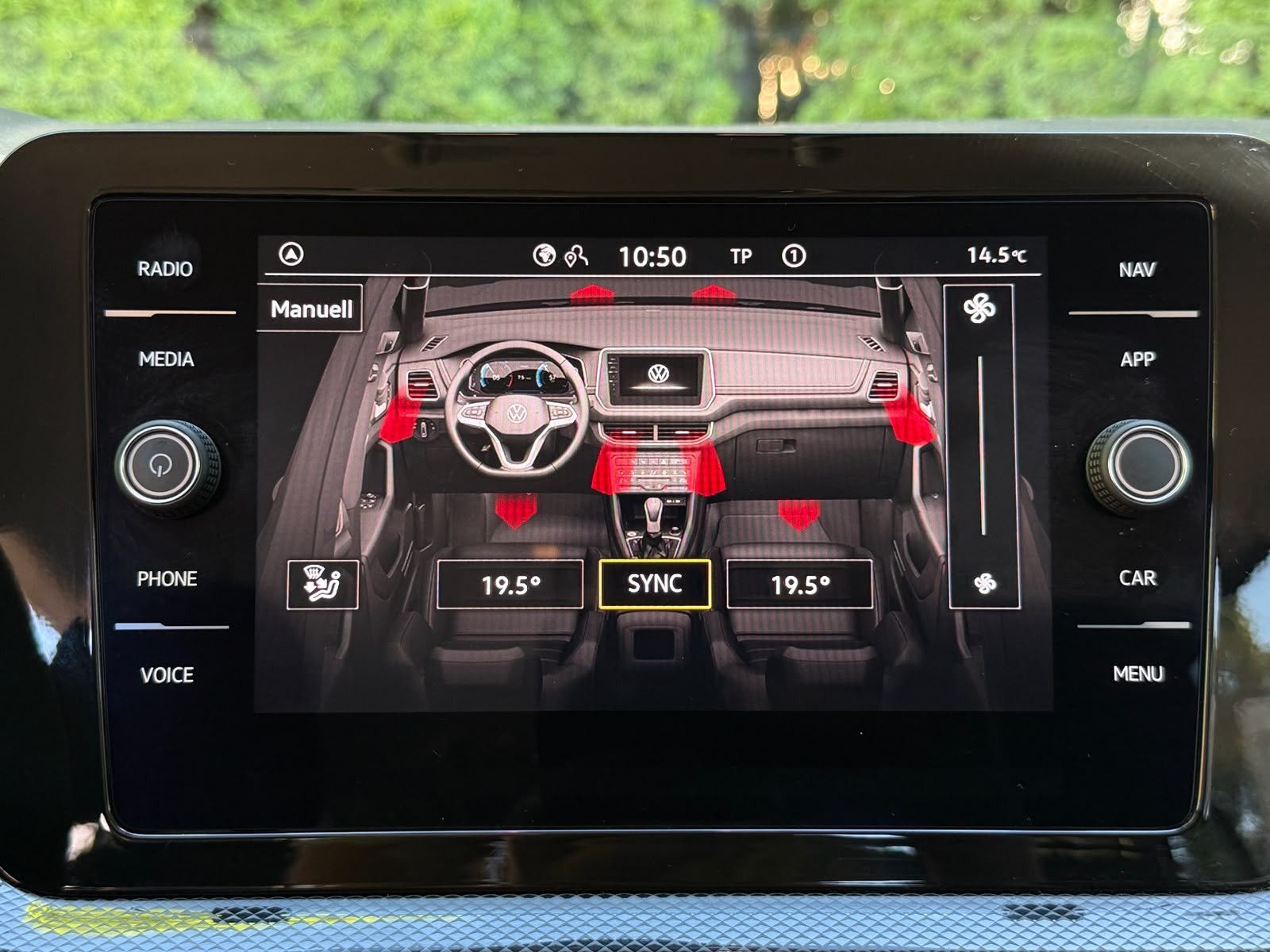 Fahrzeugabbildung Volkswagen T-Cross 1.0 TSI DSG Life LED+KAM+ACC+CARPL+SHZ+