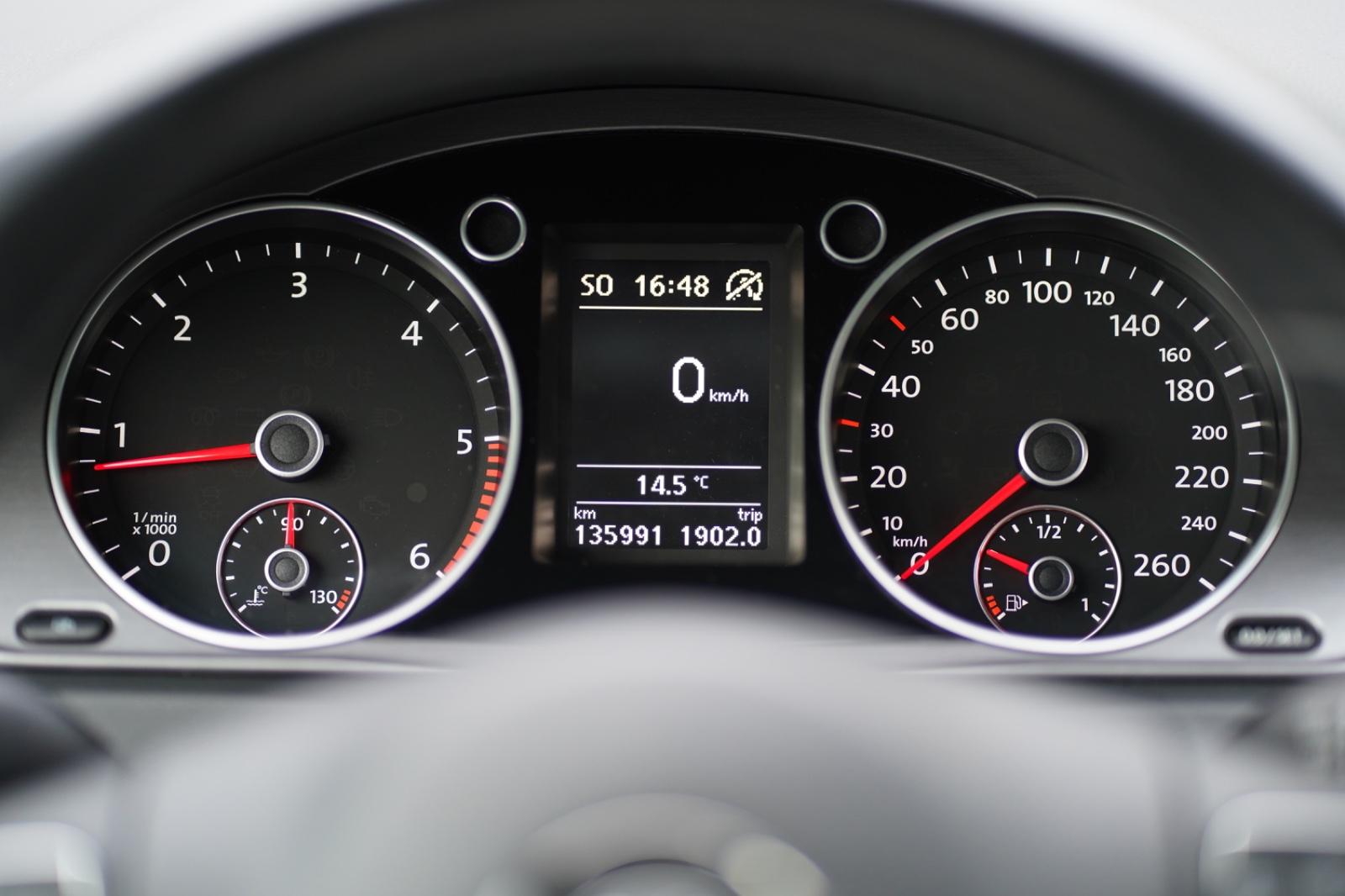 Volkswagen Passat 2011 — photo 10