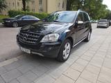 Mercedes-Benz ML 300 CDI 4MATIC BlueEFFICIENCY - - Mercedes ML 300 mit Schiebedach