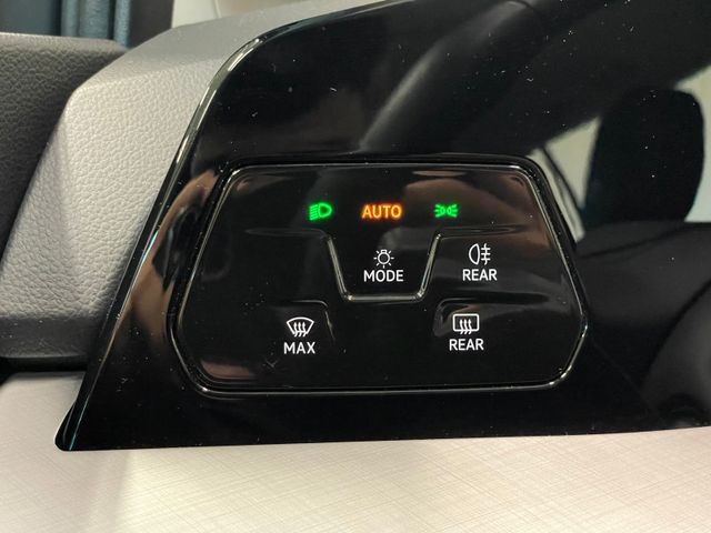 Golf VIII Variant Life 2.0 TDI DSG LED SHZ ACC R