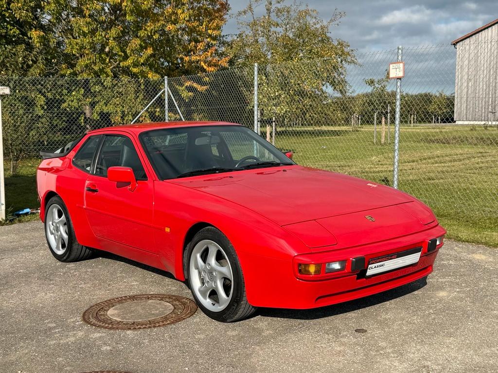 Porsche 944