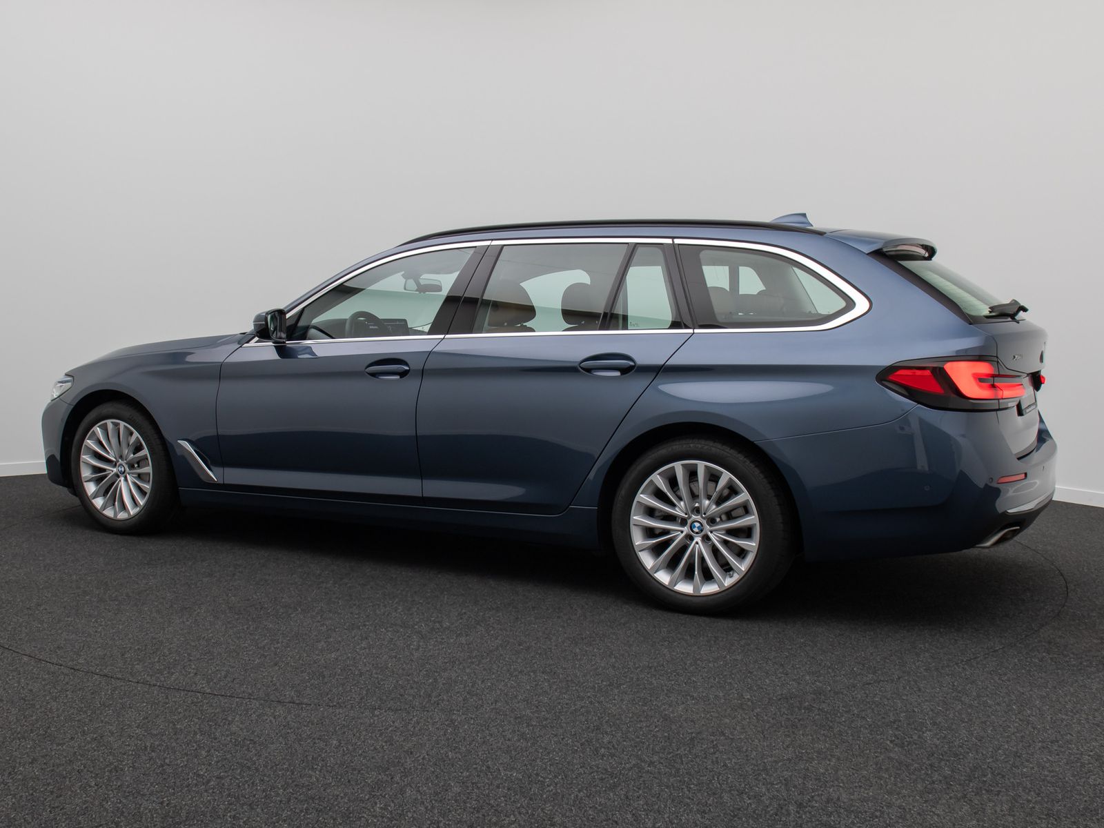 Fahrzeugabbildung BMW 530i xD LuxuryLine HUD Laser 360°Komfort 4xKlima