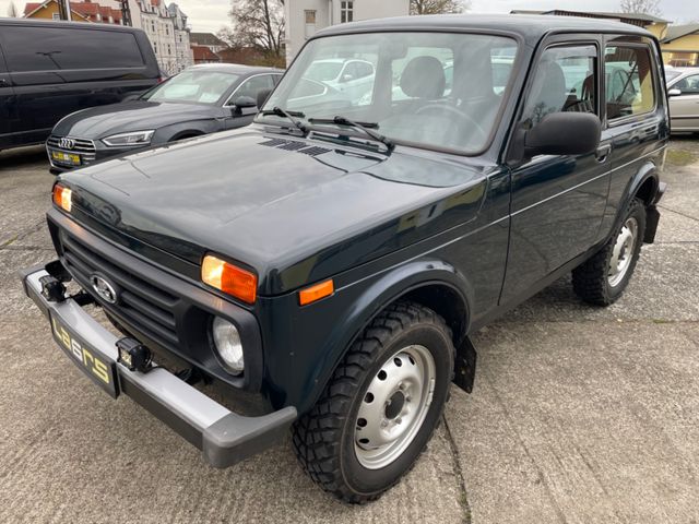 Lada Niva 4x4  LED / AHK  / Offroad Reifen